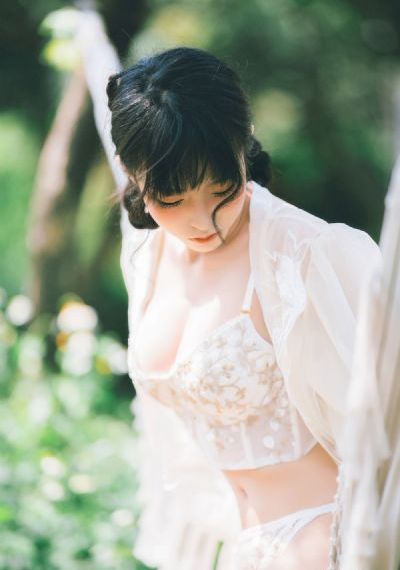 娇妻被邀上台玩多p_中英字幕1080